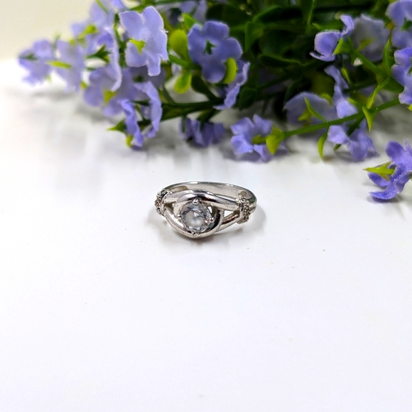 Gorgeous Love Knot and Crystal Silver Plated Thick Vintage Ring - Picture 5 of 5